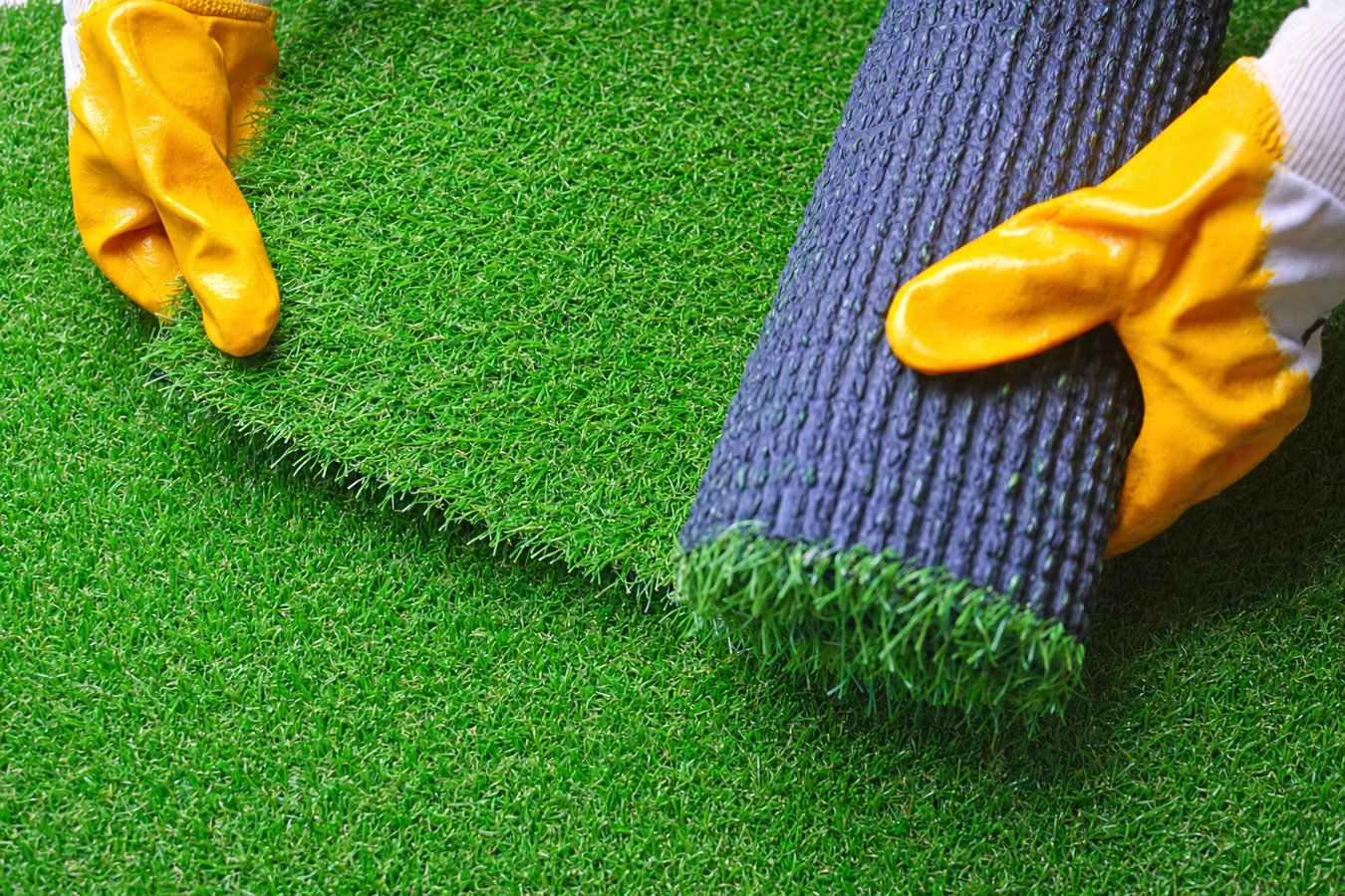 Synthetic lawn turf